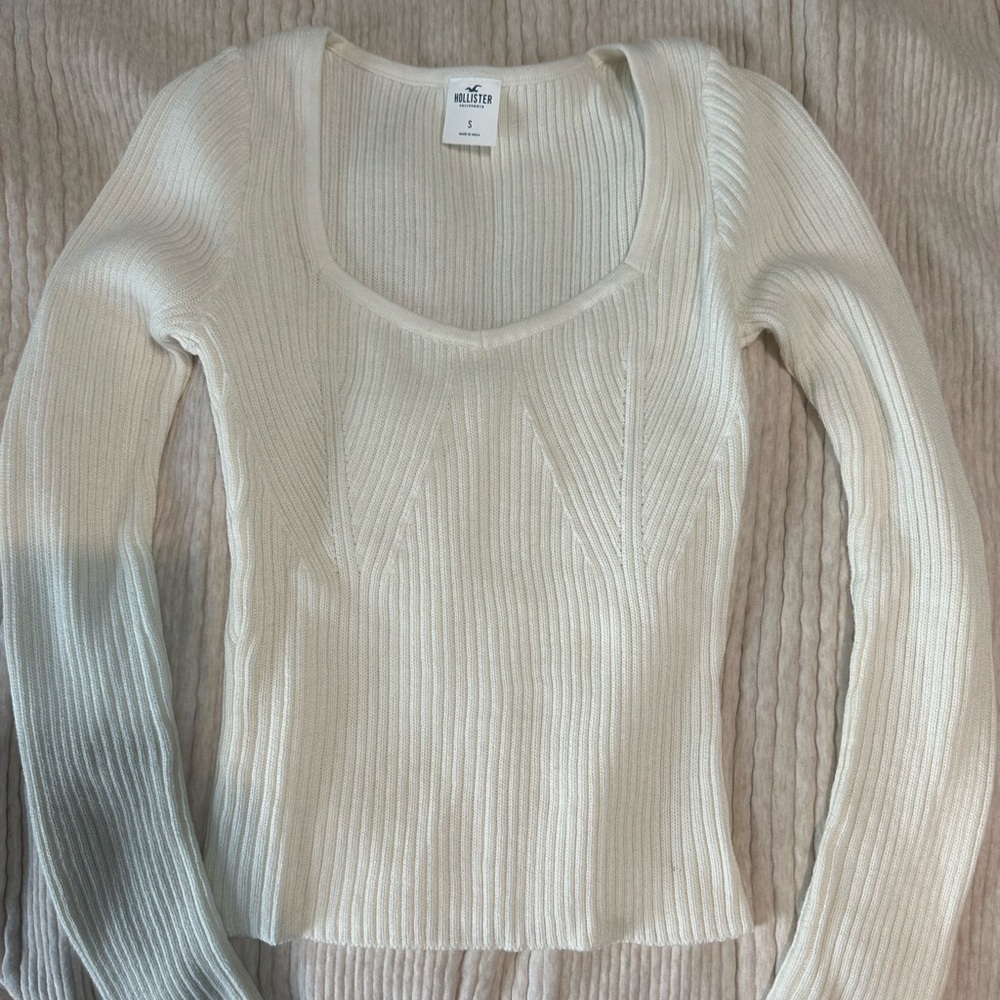 Hollister sweater shirt perfect condition size small